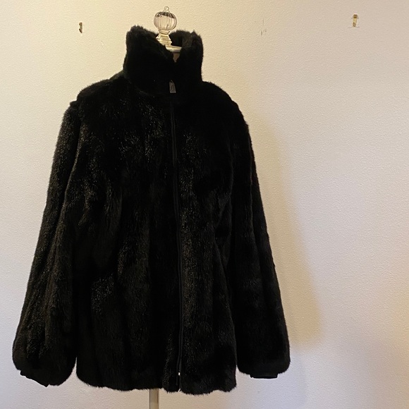 Elegant Faux Fur Black Teddy Jacket for Women - Picture 13 of 13